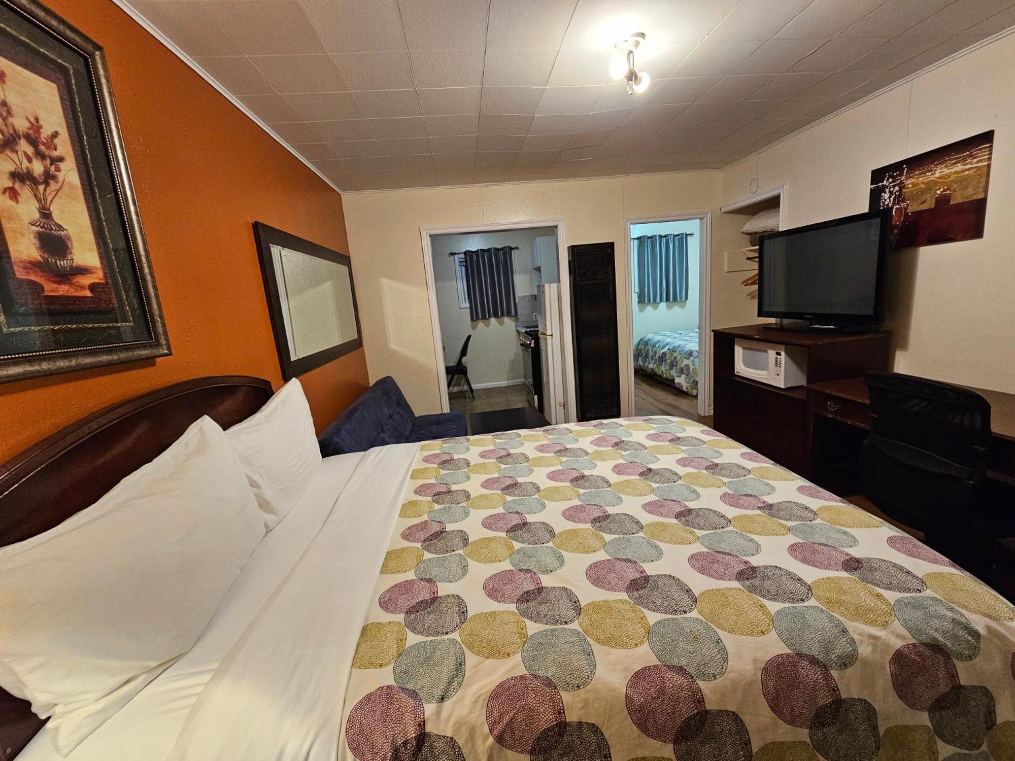 Parkway Motel & European Lodges Пинчер-Крик Экстерьер фото
