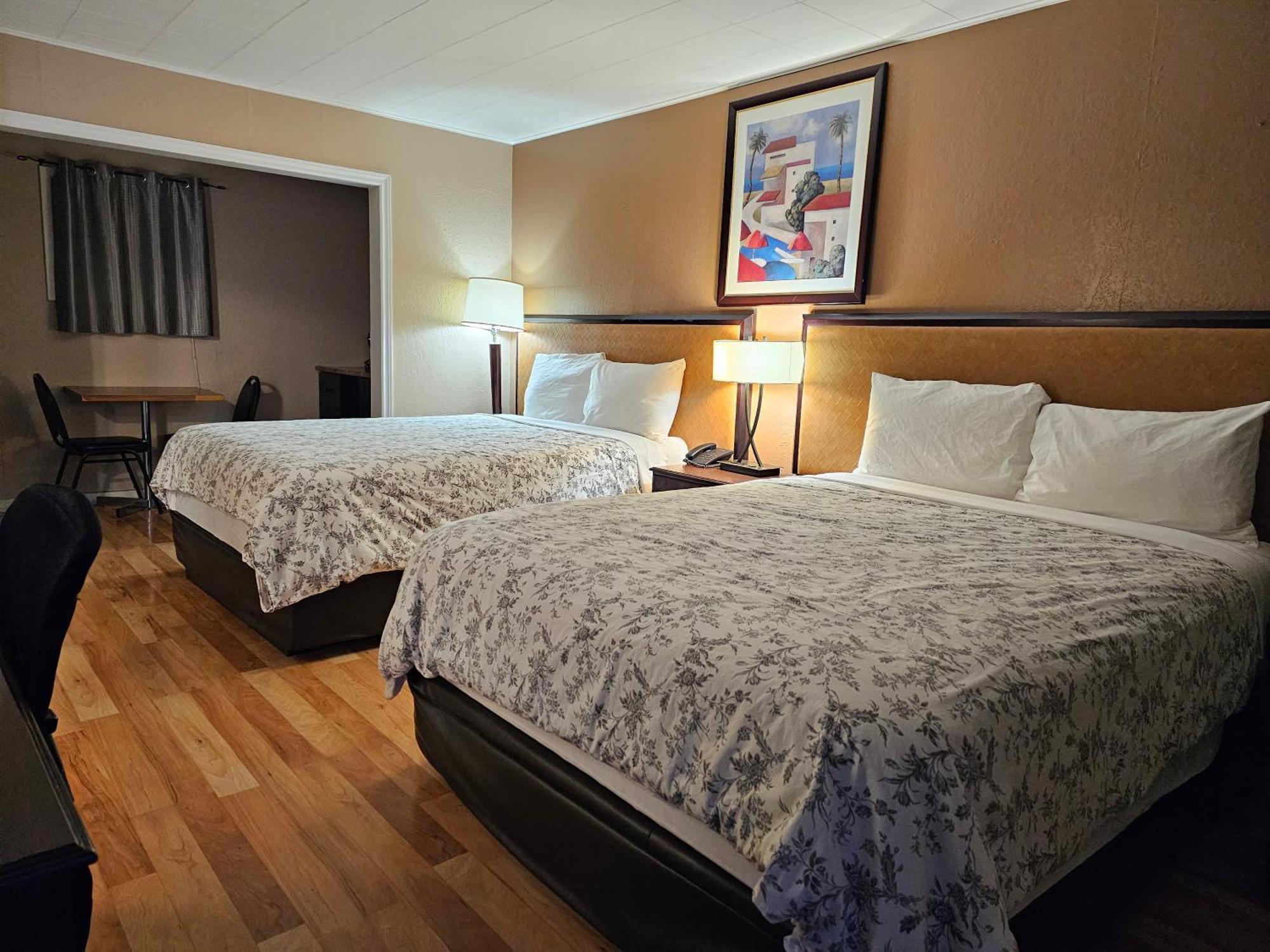 Parkway Motel & European Lodges Пинчер-Крик Экстерьер фото