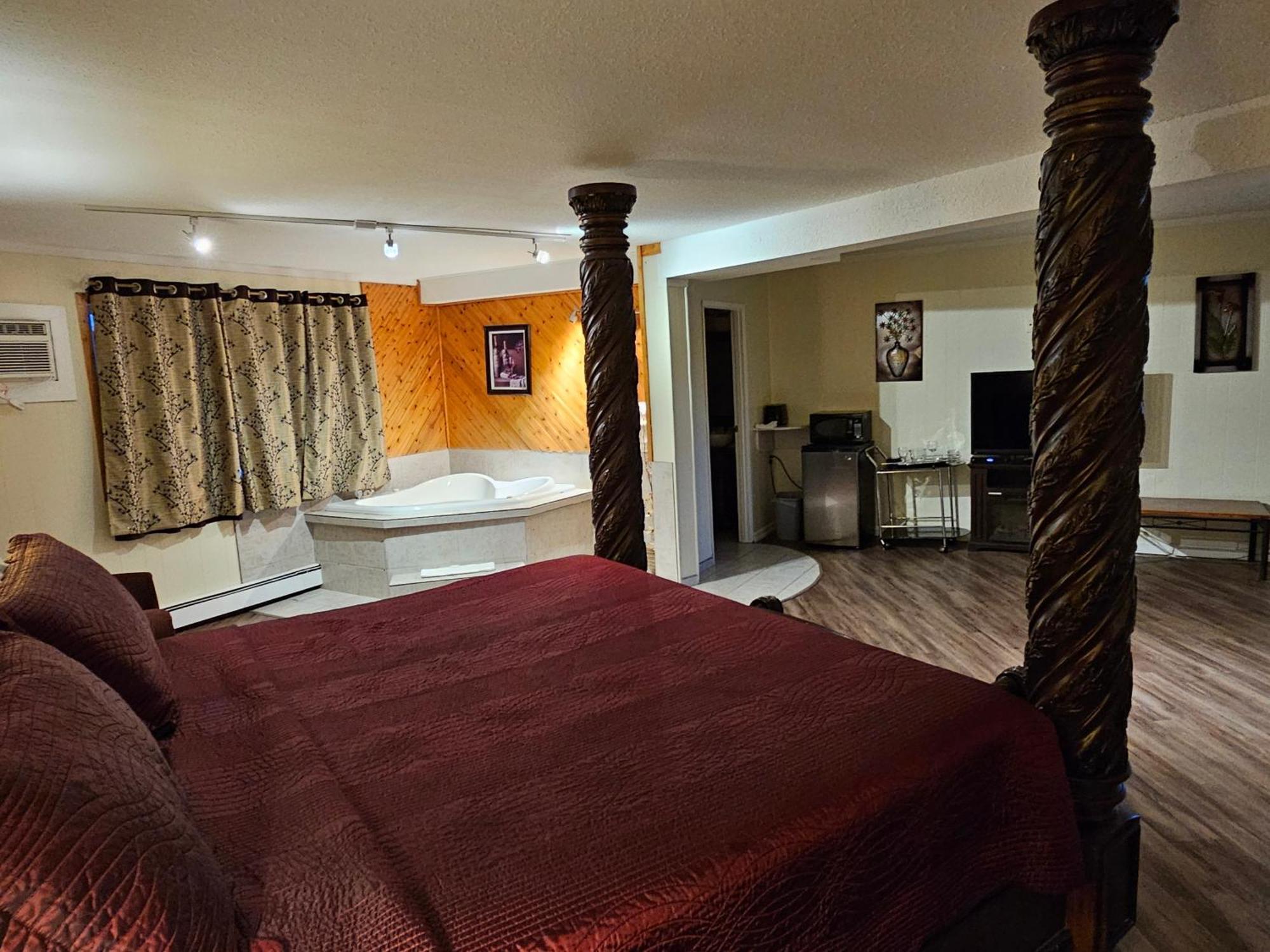 Parkway Motel & European Lodges Пинчер-Крик Экстерьер фото
